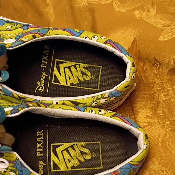 VANS RARE LIMITED EDITION Toy Story Aliens Woody and Buzz Women's 6.0 Men's 4.5 - Picture 8 of 14